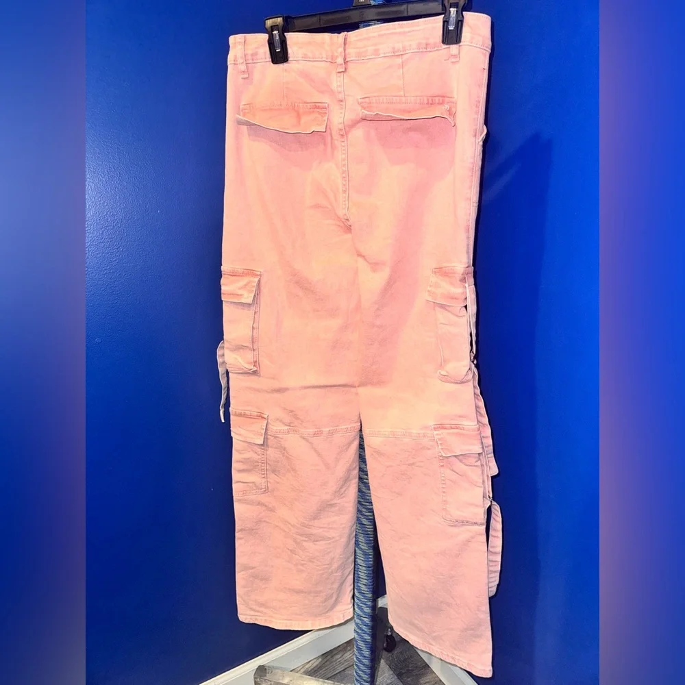 VIP JEANS- NWOT Pink Acid Wash Wide-Leg Cargo Jeans Size 11/12 - Picture 5 of 17
